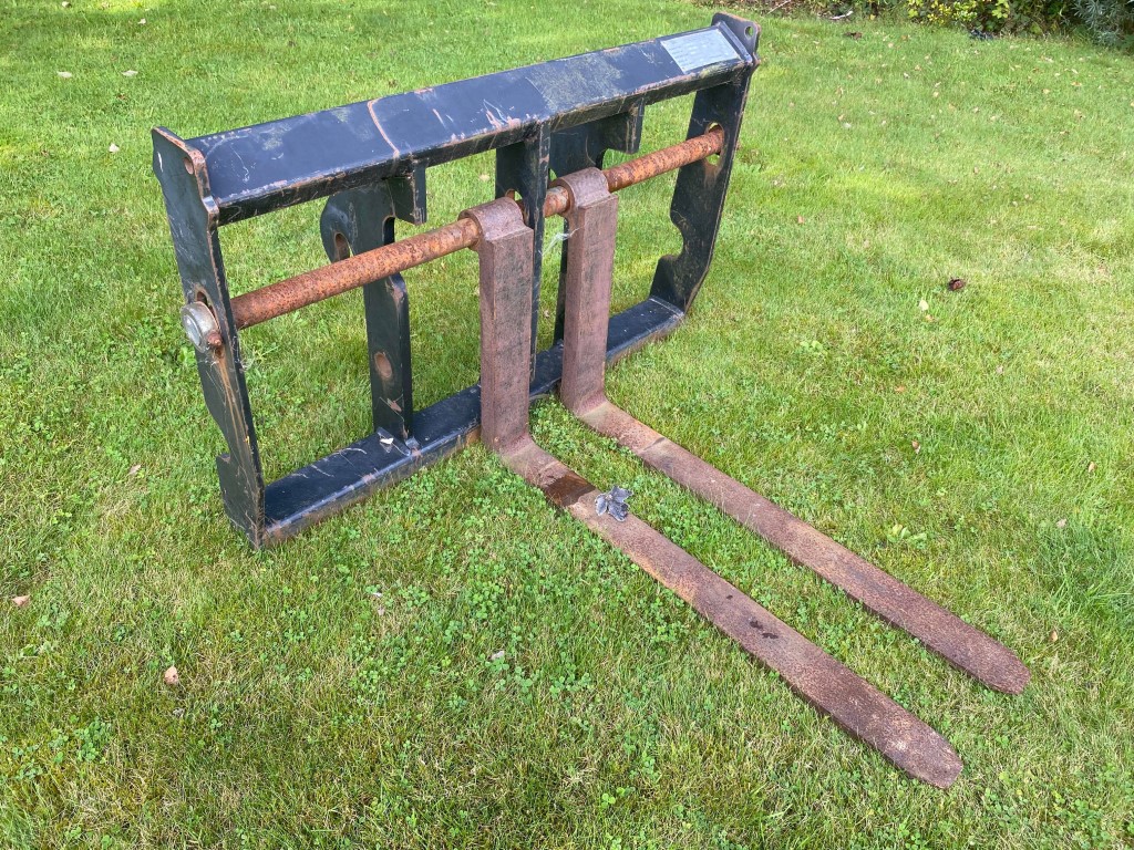 USED LOADERS & ATTACHMENTS